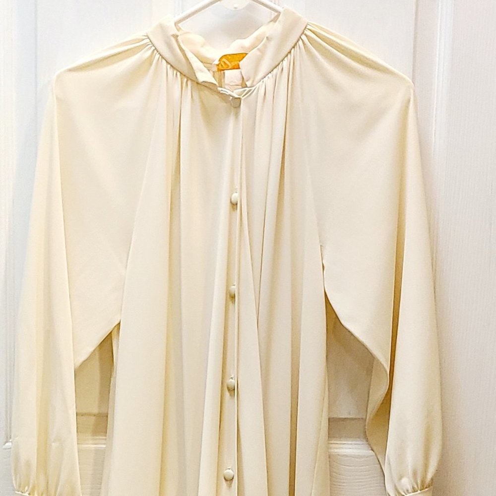 Vintage Deena Styled In California Ivory Sheer Flowy Nylon Button Up Long Robe